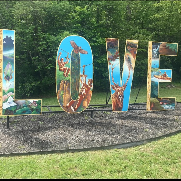 Meet your Posher, Jessica - Picture 1 of 2